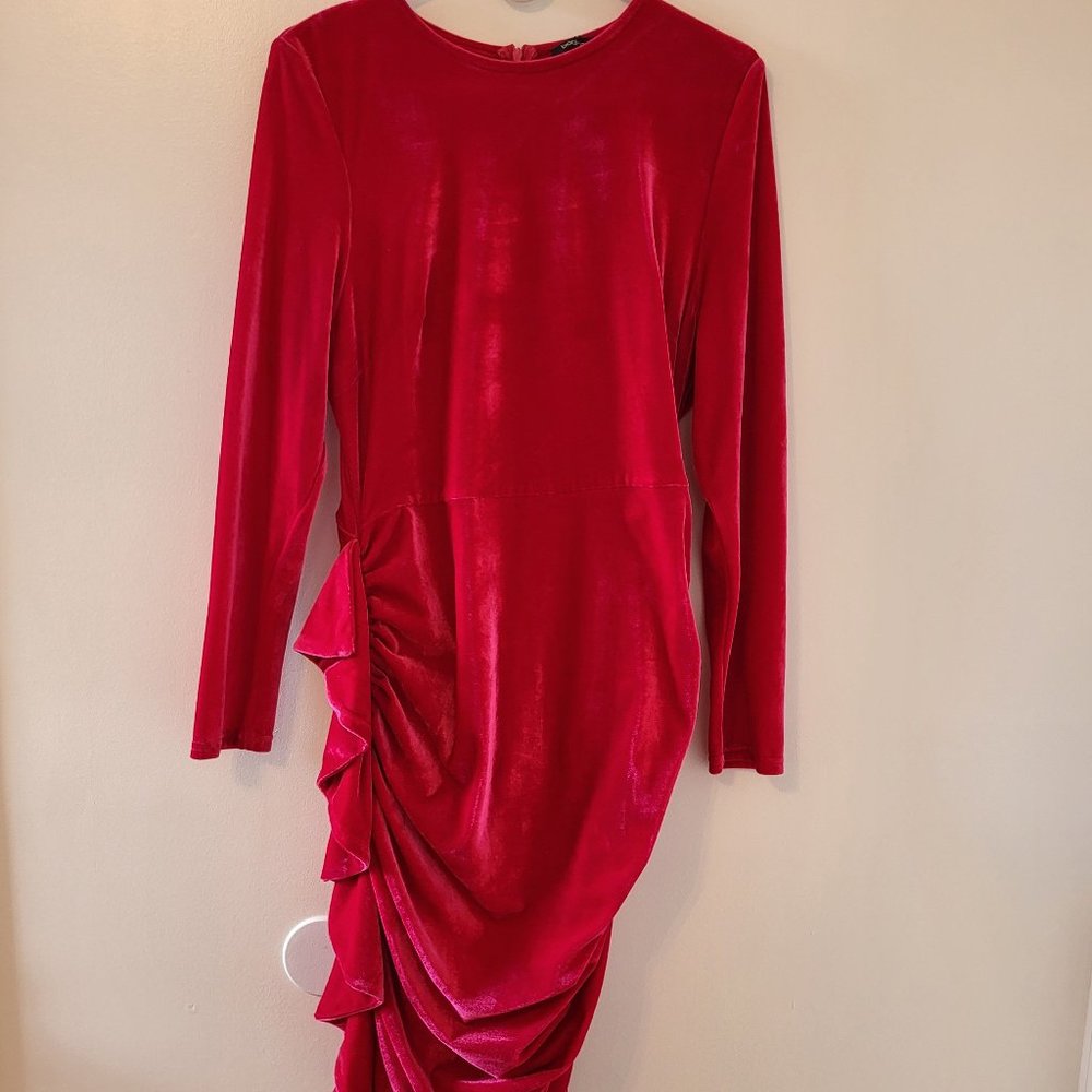 BOOHOO fuchsia/pink Valore long sleeve dress with side ruffle and ruching.